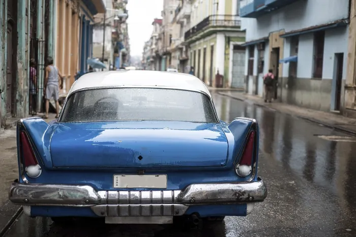 Framed Print : Street scene with old car on rainy day in Havana Framed Print : Street scene with old car on rainy day in Havana