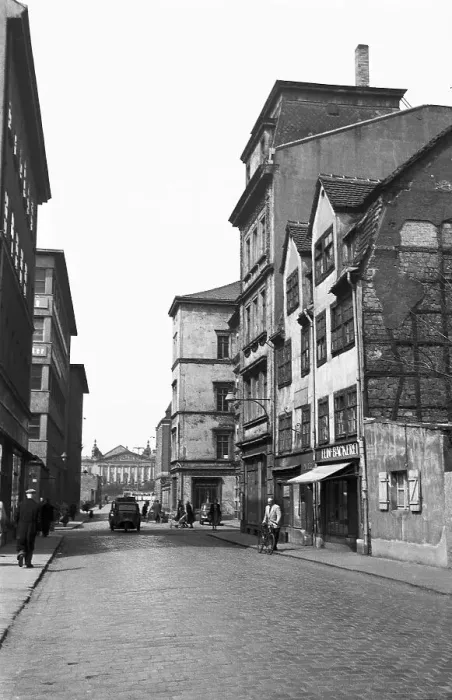 Framed Print : Street scene with view to the university