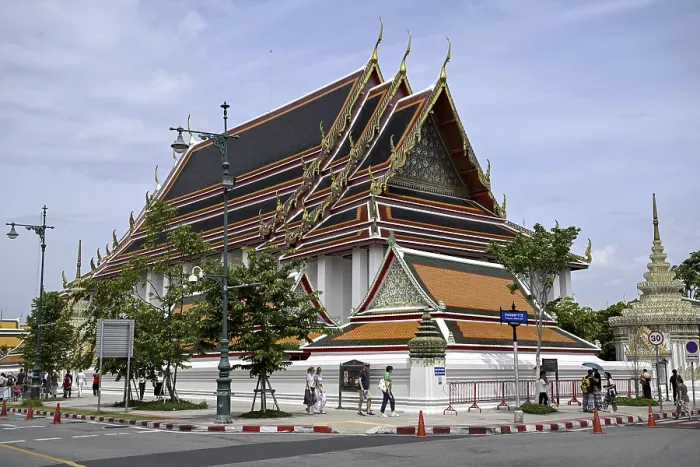 Framed Print : Street scene in front of Wat Pho
