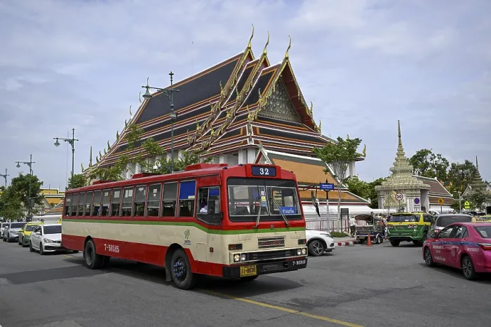 Framed Print : Street scene in front of Wat Pho