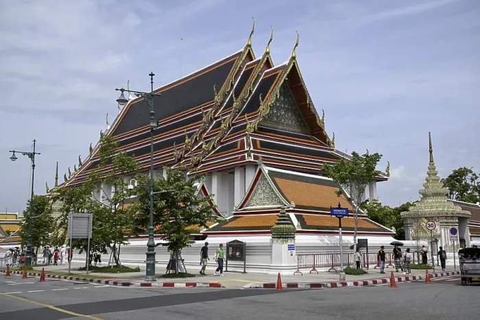 Framed Print : Street scene in front of Wat Pho Framed Print : Street scene in front of Wat Pho