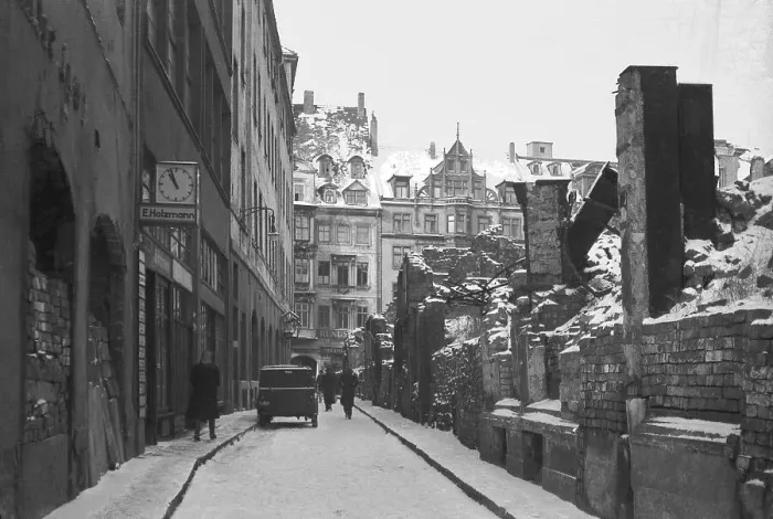 Framed Print : Street scene in winter, 1948, Boettchergaesschen with view to Katharinenstrasse
