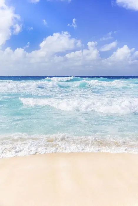 Framed Print : Stunning blue ocean. Hawaiian beach