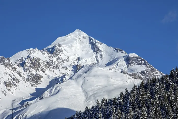 Framed Print : A stunning snow-covered mountain peak stands majestically against a backdrop of a clear