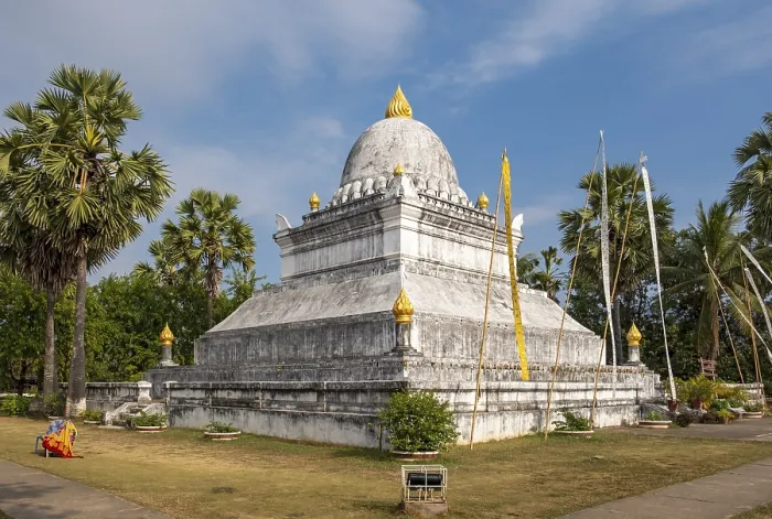 Framed Print : Stupa of Wat Wisunarat temple, Luang Prabang