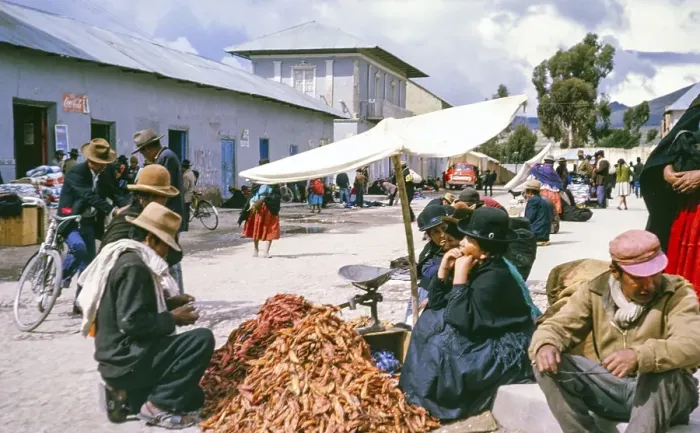 Framed Print : Subtitle: Border town Peru possibly Puno, Peru, South America, 1962 Street market with a pile of chilli peppers, South America Framed Print : Subtitle: Border town Peru possibly Puno, Peru, South America, 1962 Street market with a pile of chilli peppers, South America