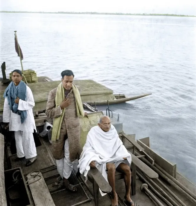 Framed Print : Sudhir Ghosh, Ramkrishna Bajaj, Mahatma Gandhi on boat to Midnapur, East Bengal, India, Asia, December 24, 1945, Asia