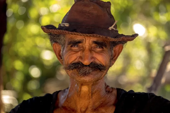 Framed Print : Sugar cane farmer in Valle de los Ingenios