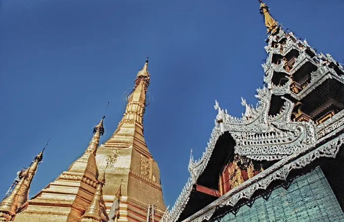 Framed Print : The Sule Pagoda, Rangoon, Yangon Framed Print : The Sule Pagoda, Rangoon, Yangon