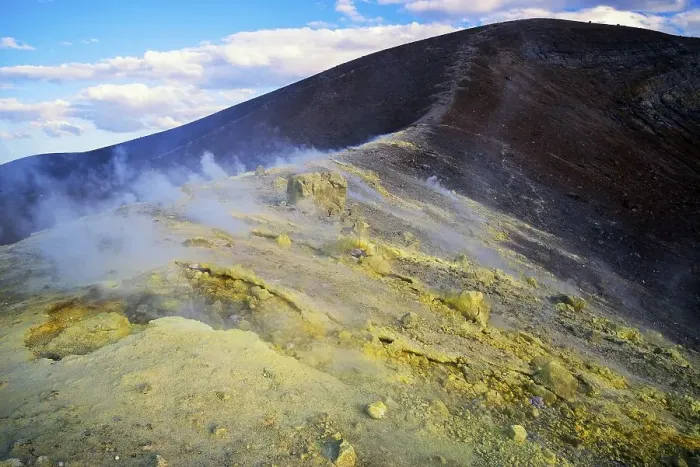 Framed Print : Sulphur and fumarole smoke, The Gran Cratere Framed Print : Sulphur and fumarole smoke, The Gran Cratere