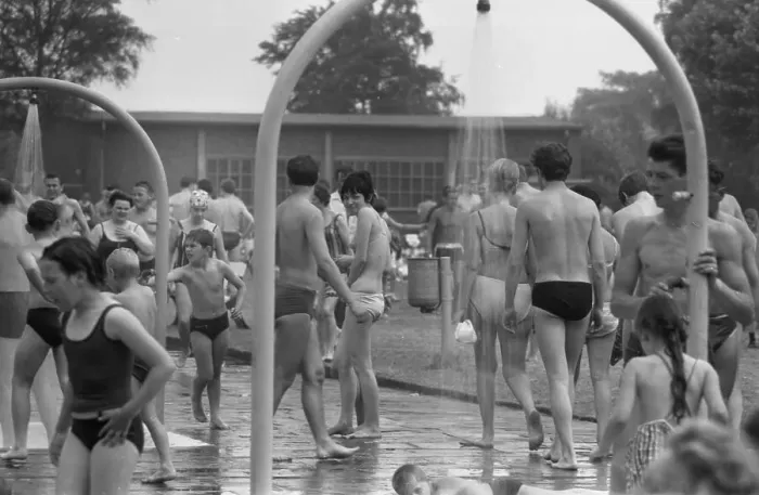 Framed Print : The summer of 1965, here in Dortmund's open-air swimming pool in 1965 Framed Print : The summer of 1965, here in Dortmund's open-air swimming pool in 1965
