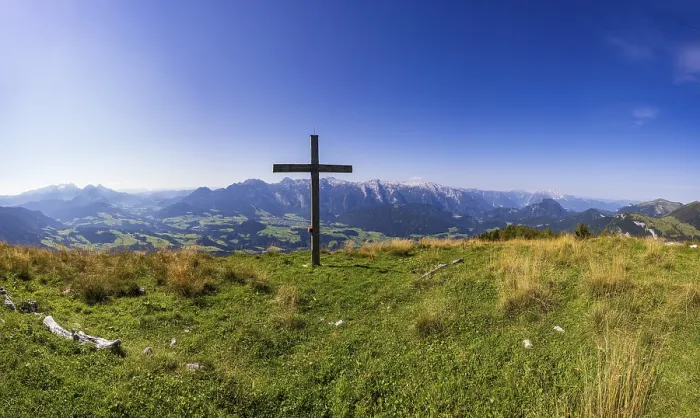 Framed Print : Summit cross on the Einberg with a view of the Lammertal and Tennengebirge mountains