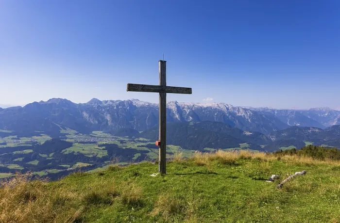 Framed Print : Summit cross on the Einberg with a view of the Lammertal and Tennengebirge mountains