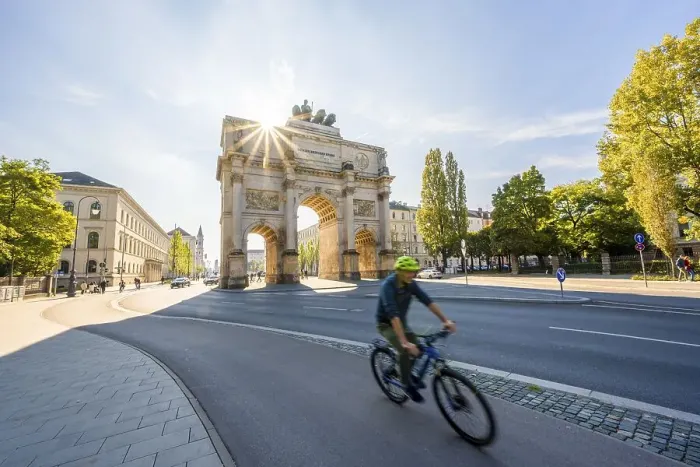 Framed Print : Sun star, Siegestor, cyclist riding along Leopoldstrasse Framed Print : Sun star, Siegestor, cyclist riding along Leopoldstrasse