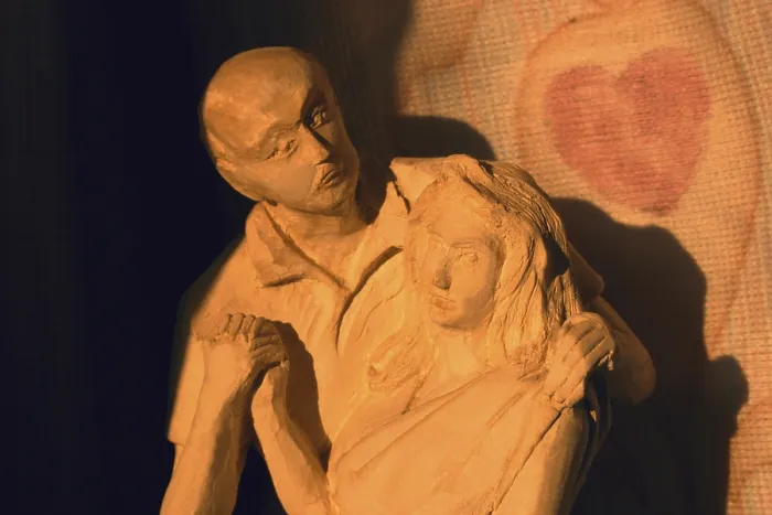 Framed Print : Sunbeam on statue of couple in romantic pose sculpted with plaster of paris Framed Print : Sunbeam on statue of couple in romantic pose sculpted with plaster of paris