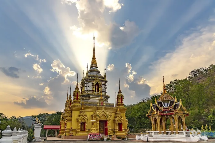 Framed Print : Sunbeams over the Buddhist temple Wat Namtok Mae Klang in Ban Luang