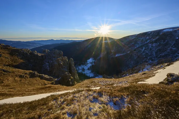 Framed Print : Sunrise over a snow-covered valley surrounded by mountains and rocks Framed Print : Sunrise over a snow-covered valley surrounded by mountains and rocks