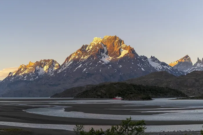 Framed Print : Sunset at Lago Grey, Torres del Paine National Park
