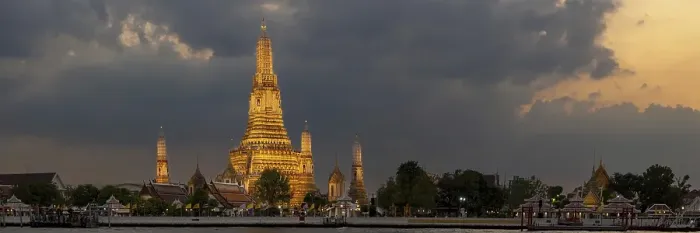 Framed Print : Sunset at Wat Arun, Temple of Dawn Framed Print : Sunset at Wat Arun, Temple of Dawn