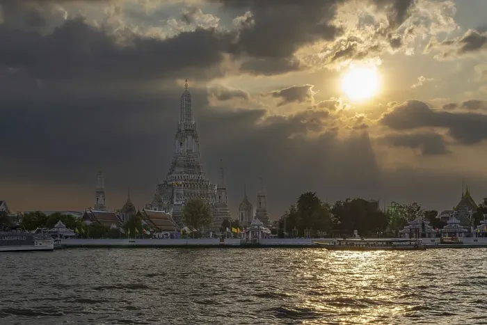 Framed Print : Sunset at Wat Arun, Temple of Dawn Framed Print : Sunset at Wat Arun, Temple of Dawn