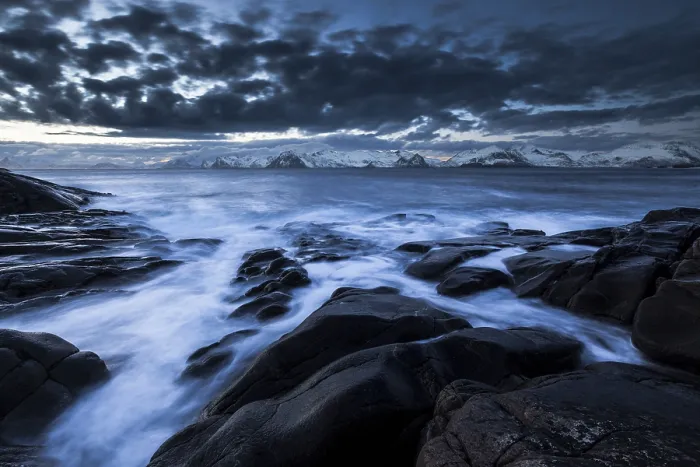 Framed Print : Surf on rocky coast, Henningsvaer