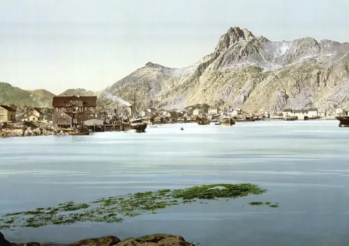 Framed Print : Svolvaer with Hotel Lofoten, Lofoten