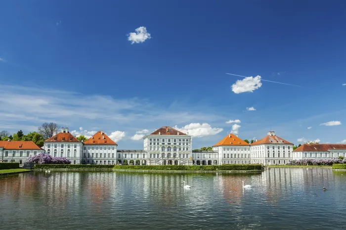 Framed Print : Swans in artificial pool in front of the Nymphenburg Palace Framed Print : Swans in artificial pool in front of the Nymphenburg Palace