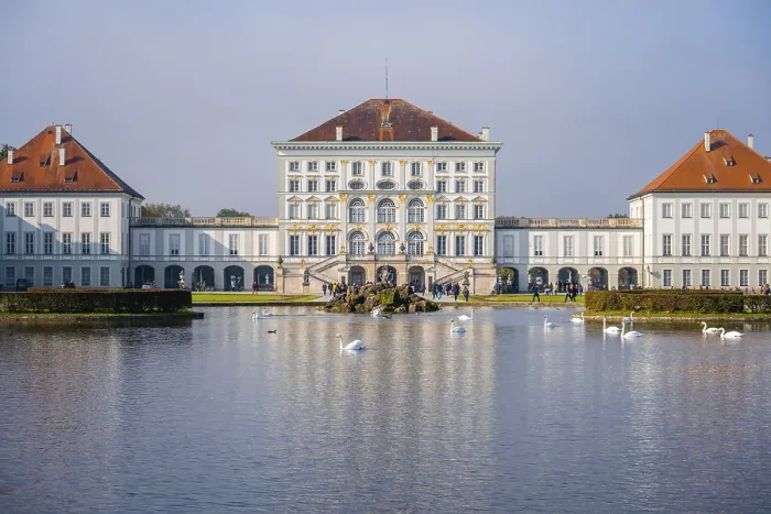 Framed Print : Swans swimming in front of Nymphenburg Palace