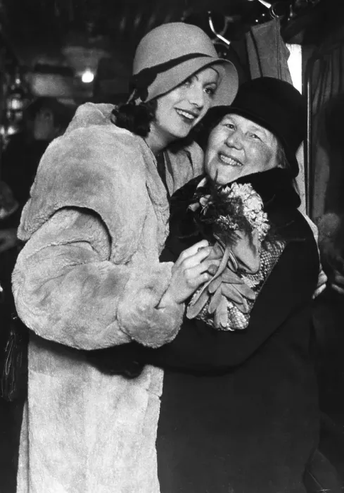 Framed Print : Swedish actress Greta Garbo. 1905-1990. Swedish actress with her glory days during the 1920s and 1930s. She retired from the screen at the age of 35 after acting in 28 films. Pictured with her mother Anna Framed Print : Swedish actress Greta Garbo. 1905-1990. Swedish actress with her glory days during the 1920s and 1930s. She retired from the screen at the age of 35 after acting in 28 films. Pictured with her mother Anna