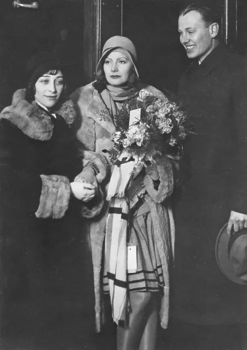 Framed Print : Swedish actress Greta Garbo. 1905-1990 Framed Print : Swedish actress Greta Garbo. 1905-1990