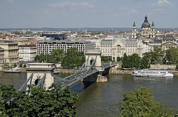 Framed Print : Szechenyi Chain Bridge, St. Stephen's Basilica at back