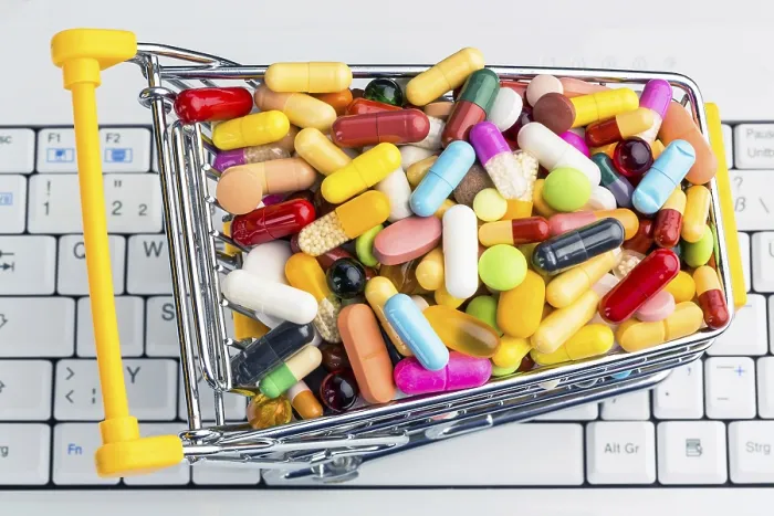 Framed Print : Tablets with shopping trolley. Symbolic photo for the purchase of medicines on the Internet Austria