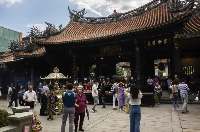 Framed Print : Taipei, Taiwan - October 20th, 2019: famous attraction of Lungshan temple at Taipei