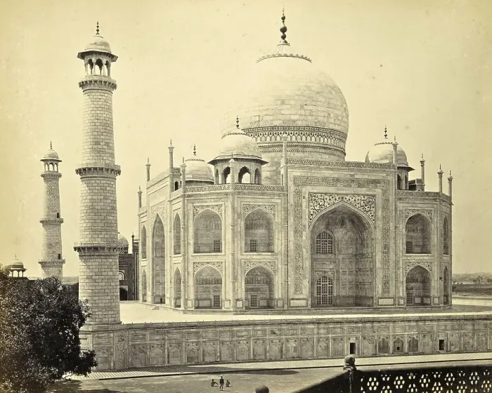 Framed Print : The Taj Mahal in Agra, seen from the side Framed Print : The Taj Mahal in Agra, seen from the side