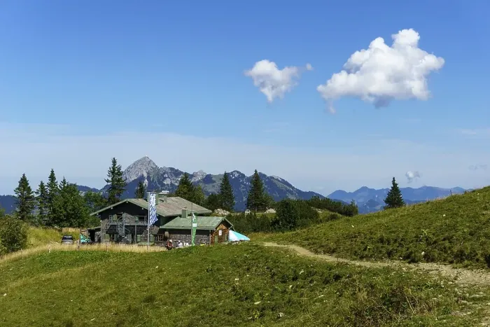 Framed Print : Taubensteinhaus in front of Wendelstein