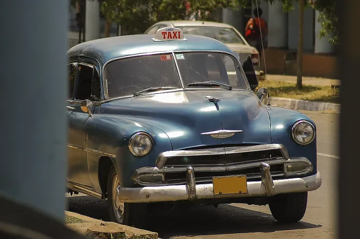 Framed Print : Taxi in Cuba