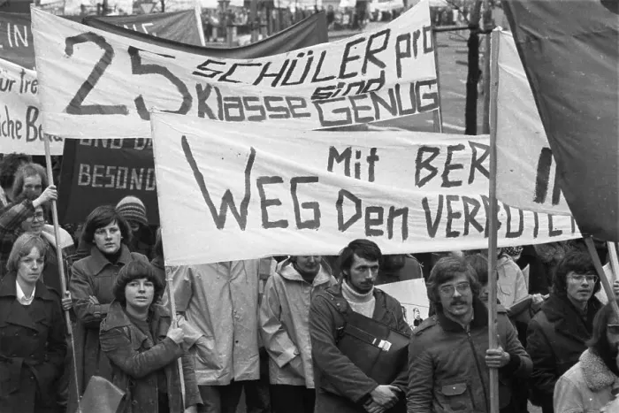 Framed Print : Against teacher unemployment, more than 5000 paedagogues