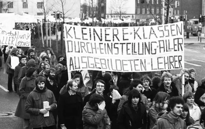 Framed Print : Against teacher unemployment, more than 5000 paedagogues