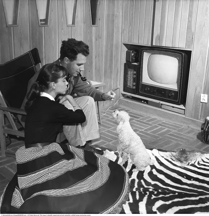 Framed Print : Television set in the 1950s Framed Print : Television set in the 1950s