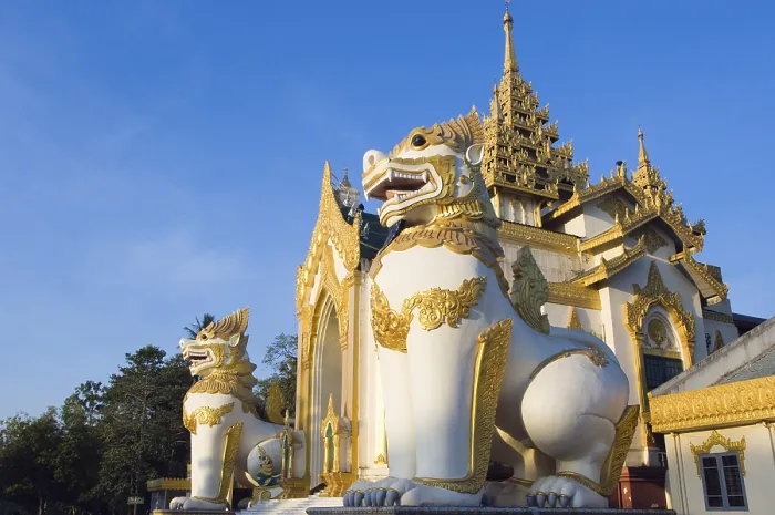 Framed Print : Temple guardian at the Shwedagon pagoda