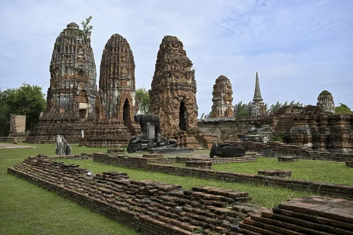 Framed Print : Temple ruins at Wat Mahathat, Temple of the Great and Holy Relic