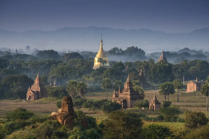 Framed Print : Temples, stupas and pagodas in the temple complex of the Plateau of Bagan