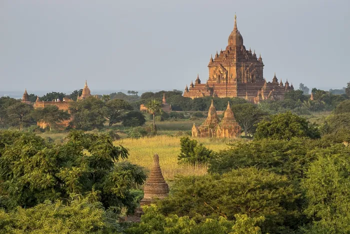 Framed Print : Temples, stupas and pagodas in the temple complex of the Plateau of Bagan