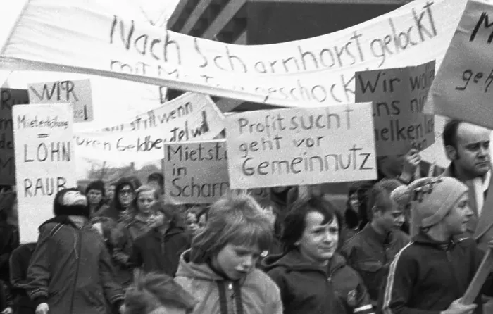 Framed Print : Tenants of Neue Heimat in Dortmund-Scharnhorst protested against rent increases in their housing estate with a