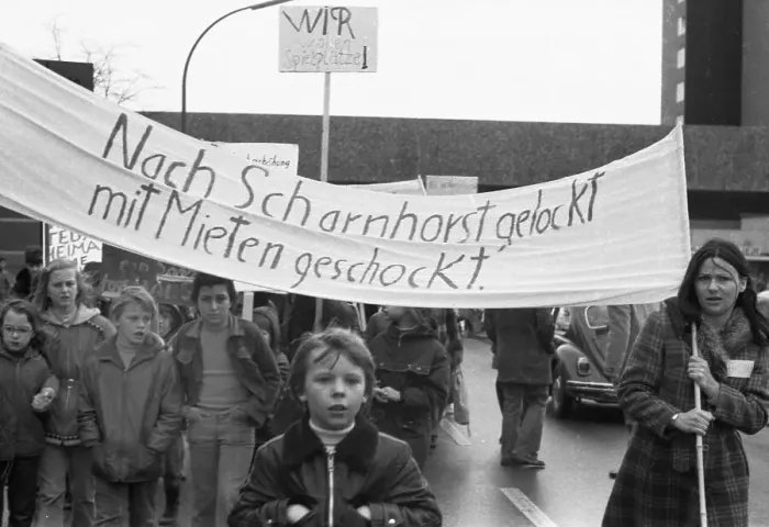 Framed Print : Tenants of Neue Heimat in Dortmund-Scharnhorst protested against rent increases in their housing estate with a