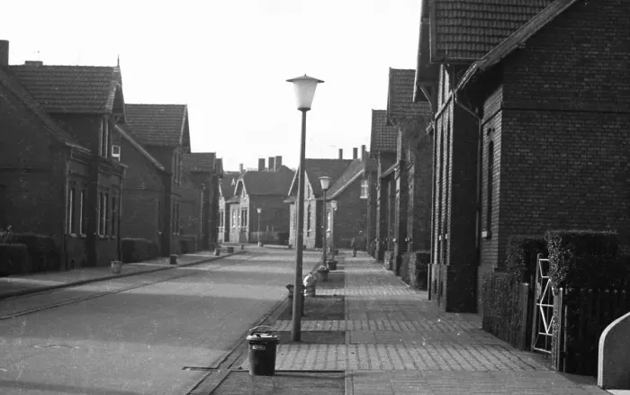 Framed Print : Tenants of the Ruhrkohle (RAG) colliery housing estate Framed Print : Tenants of the Ruhrkohle (RAG) colliery housing estate