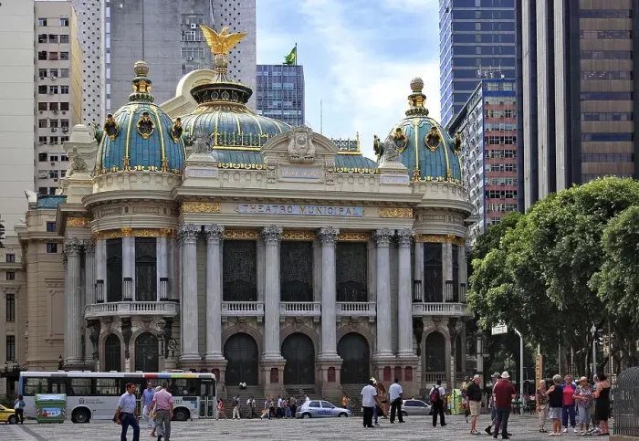 Framed Print : The Theatro Municipal, Cinelandia Square