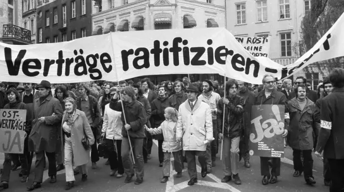 Framed Print : Several thousand demonstrators came to Bonn Framed Print : Several thousand demonstrators came to Bonn