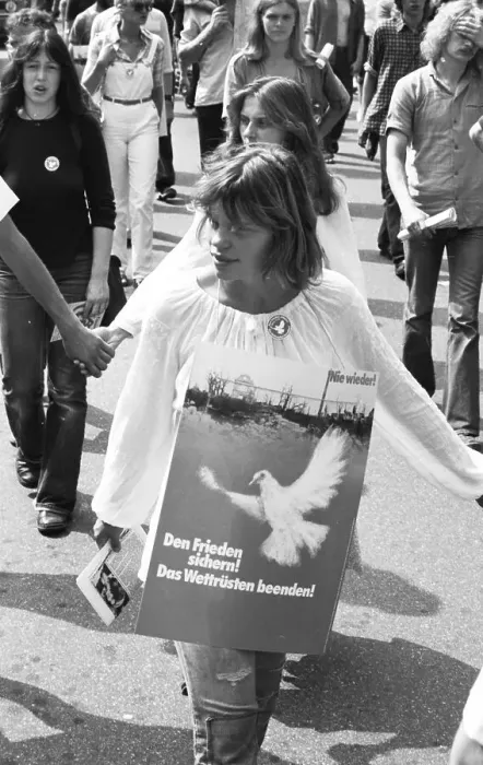 Framed Print : Several thousand demonstrators came to protest for disarmament and peace in Vietnam on Anti-War Day