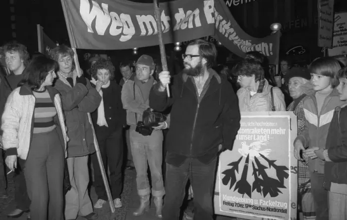 Framed Print : Thousands of mainly young people demonstrated for disarmament in East and West